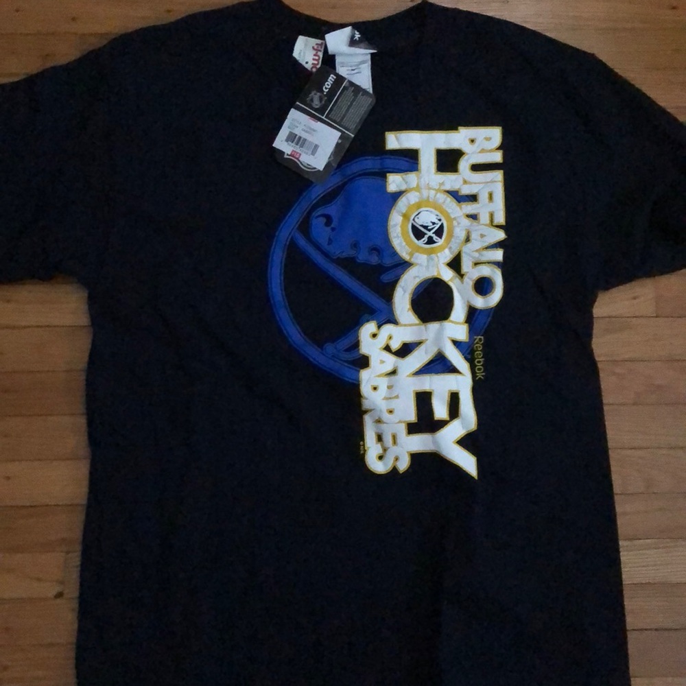 NWT Buffalo Sabres shirt sleeve t-shirt size large